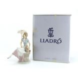 Lladro figurine Picture Perfect with box, numbered 7612, 22cm high : For Further Condition Reports