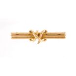 15ct gold knot bar brooch, 4.2cm in length, approximate weight 2.9g : For Further Condition