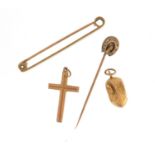 9ct gold jewellery comprising bar brooch, cross pendant, coffee bean pendant and a gold coloured