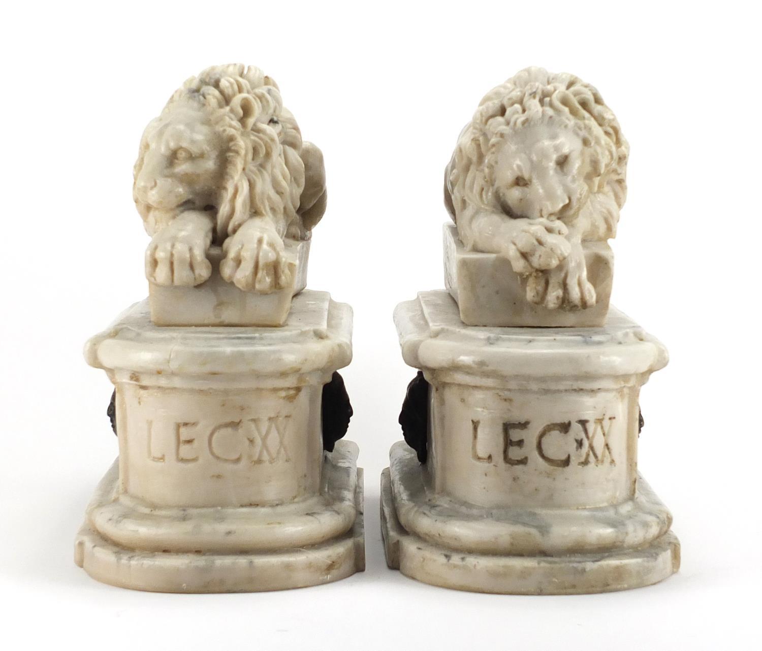 Pair of Italian Grand Tour marble carvings of lions, The Sleeping and The Vigilant, each 29cm high x - Image 4 of 9