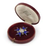 Florence Nightingale School of Nursing silver and enamel badge, with silk and velvet lined tool