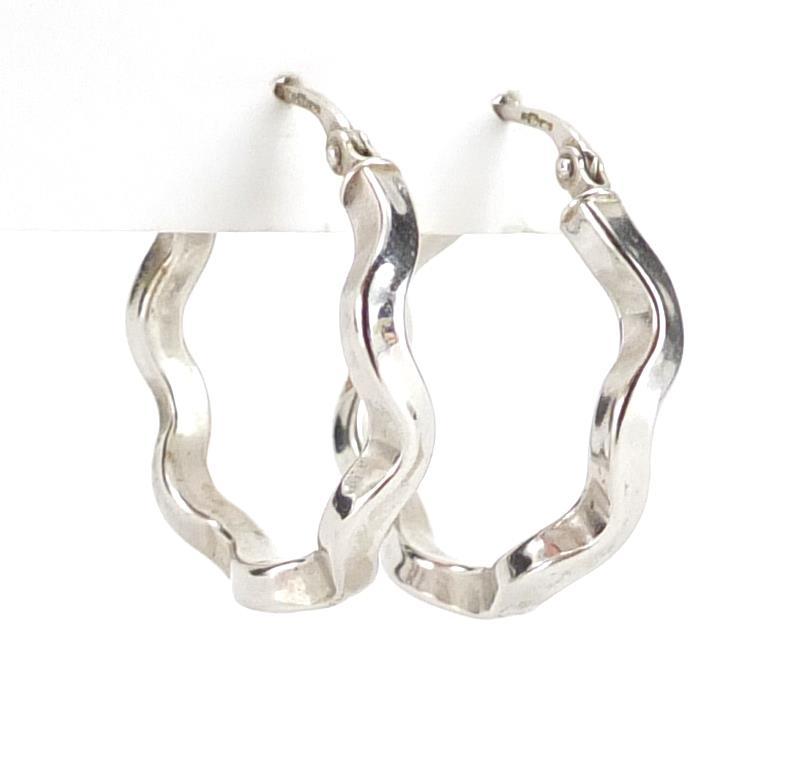 Pair of 9ct white gold hoop earrings, 2.5cm in diameter, approximate weight 2.5g : For Further - Image 2 of 6