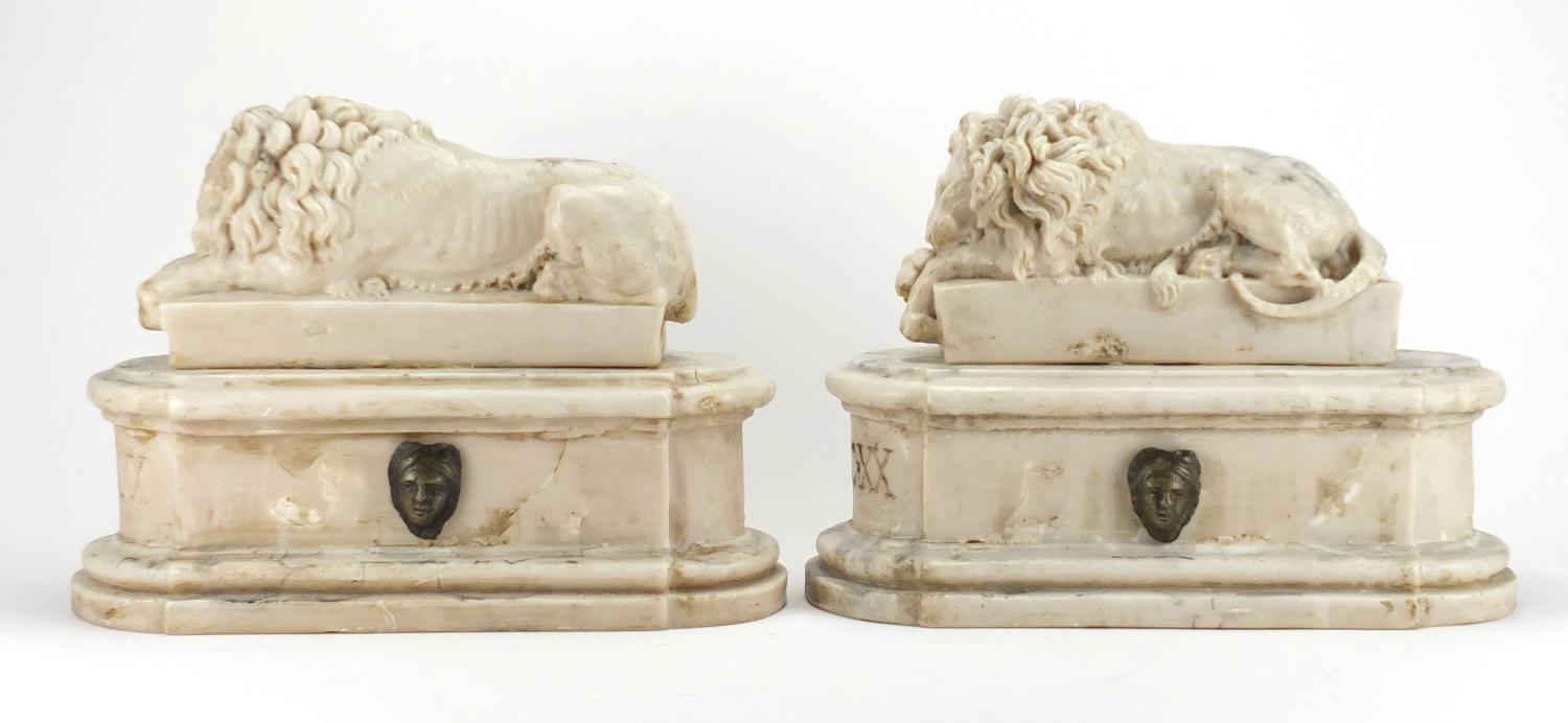 Pair of Italian Grand Tour marble carvings of lions, The Sleeping and The Vigilant, each 29cm high x - Image 5 of 9