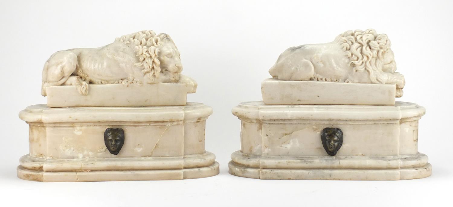 Pair of Italian Grand Tour marble carvings of lions, The Sleeping and The Vigilant, each 29cm high x - Image 7 of 9