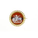 Antique unmarked gold cameo glass brooch depicting Putti with a lion, 2.6cm in diameter, 9.0g :For