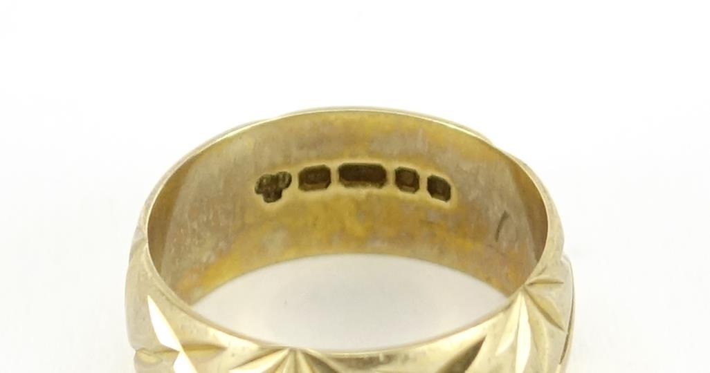 9ct gold wedding band with engraved decoration, size J, 3.8g :For Further Condition Reports Please - Image 4 of 4