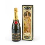 Bottle of Moët & Chandon 1988 champagne with case : For Further Condition Reports or to Bid Live