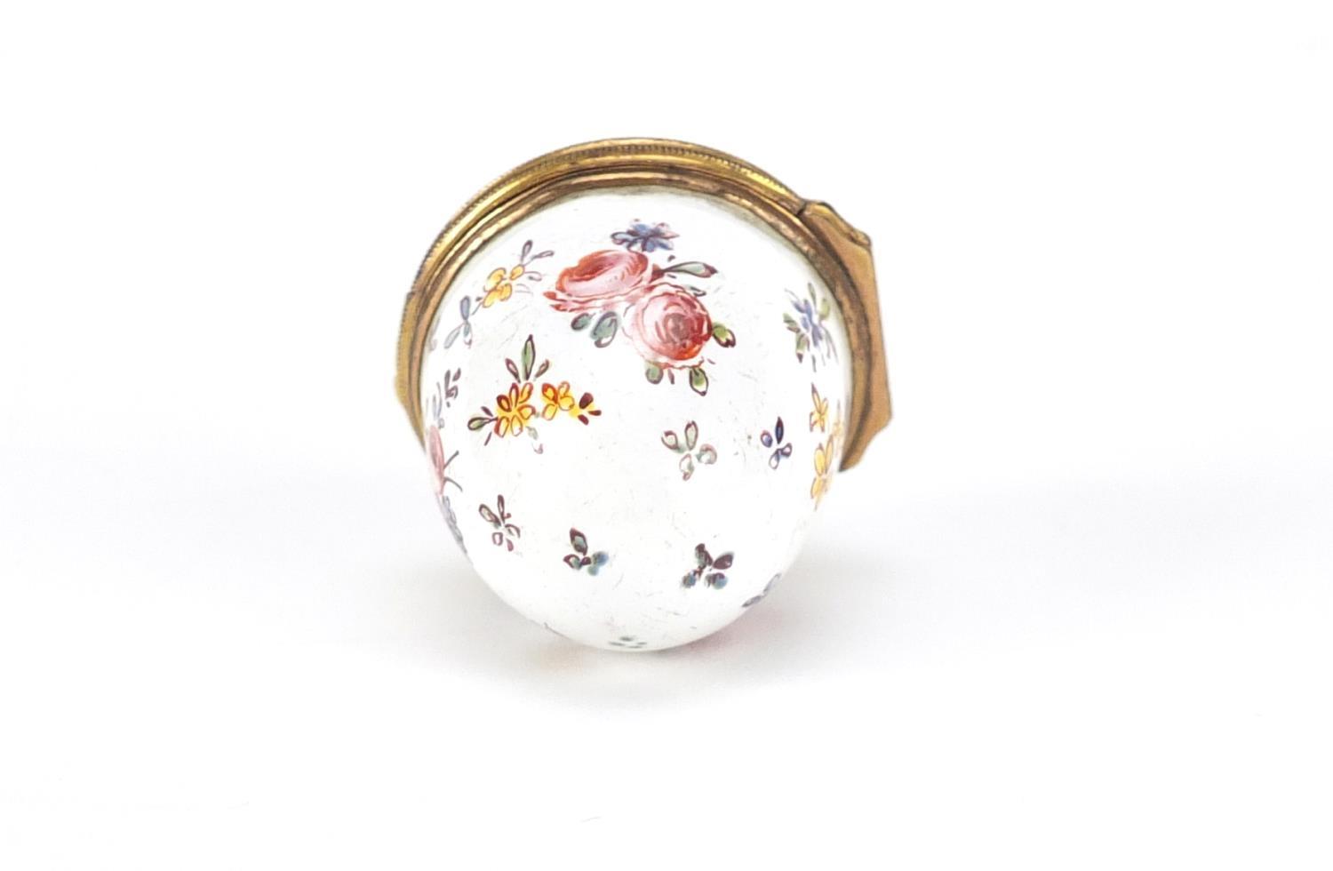 Antique enamel egg design trinket with gilt coloured metal mounts, hand painted with flowers, 4cm - Image 5 of 5