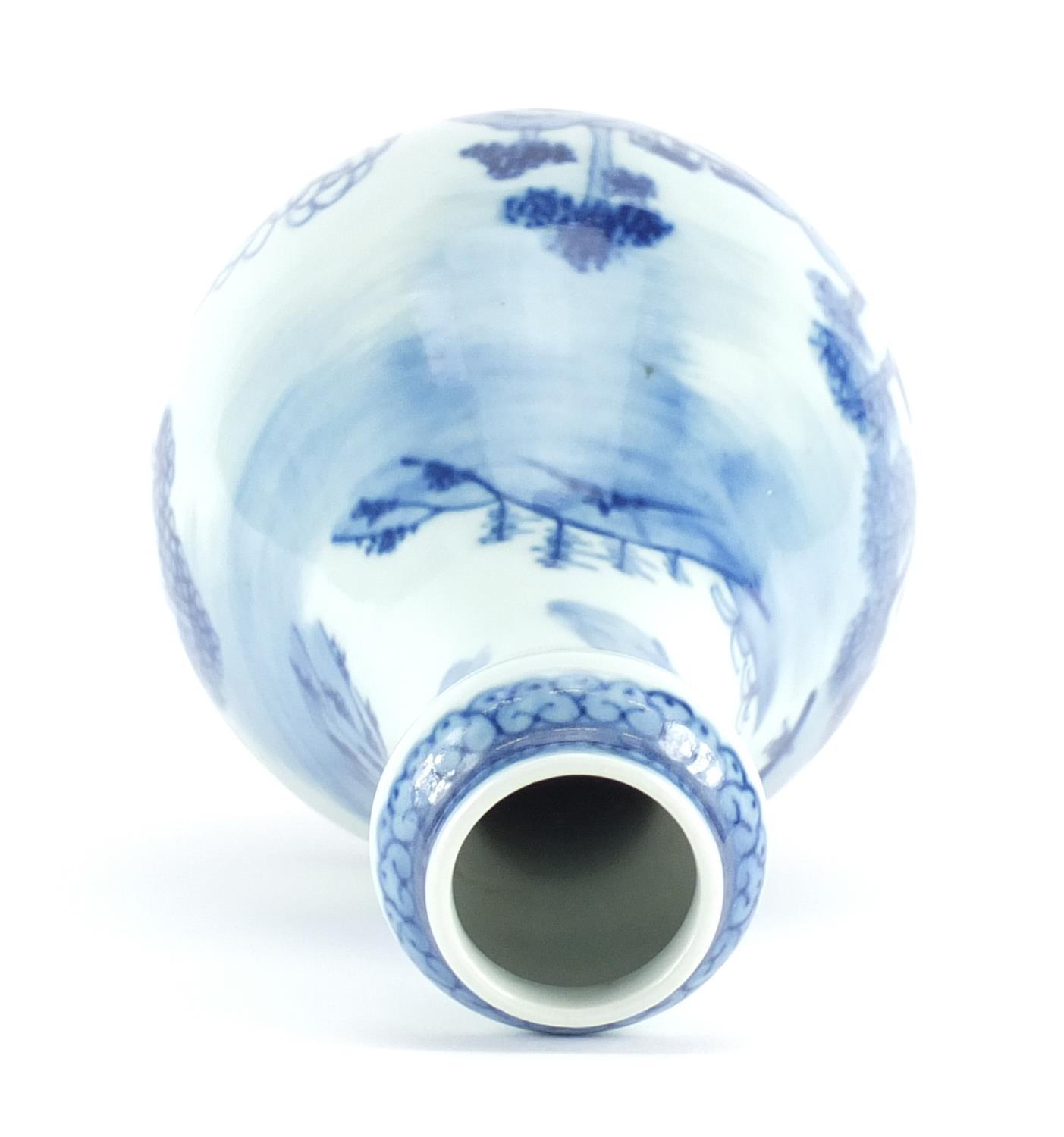 Chinese blue and white porcelain garlic neck vase, hand painted with a river landscape, six figure - Image 11 of 14