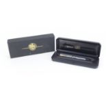 Parker duofold fountain pen with marbleised body, 18k gold nib, case and box :For Further