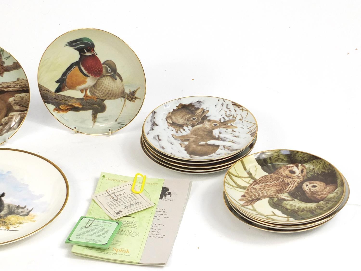 Wildlife collectors plates and animals including Wedgwood by Spink, David Shepherd collection : - Image 4 of 7