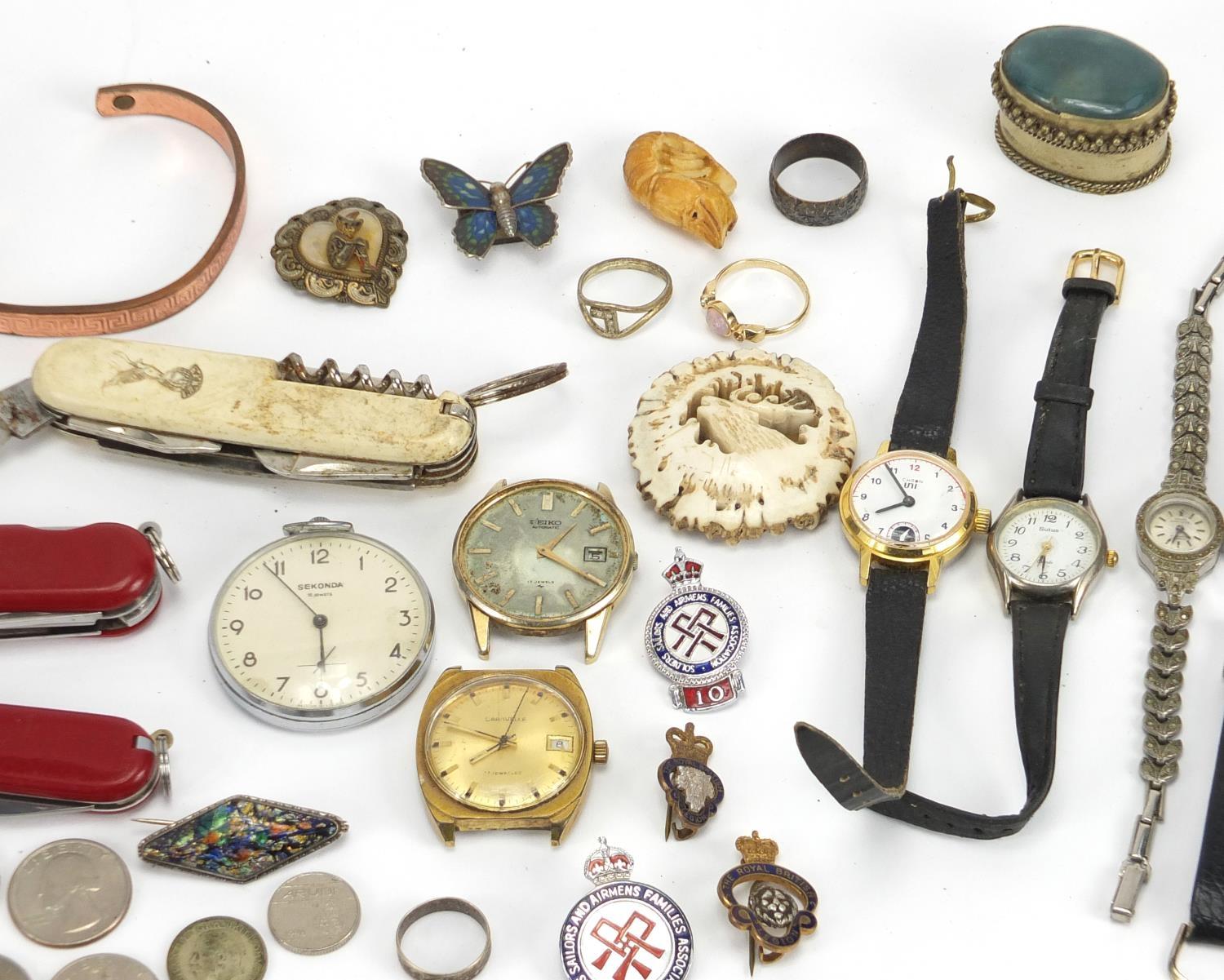 Objects including vintage pocket watches, folding pocket knives, costume jewellery and a Ronson - Image 3 of 5