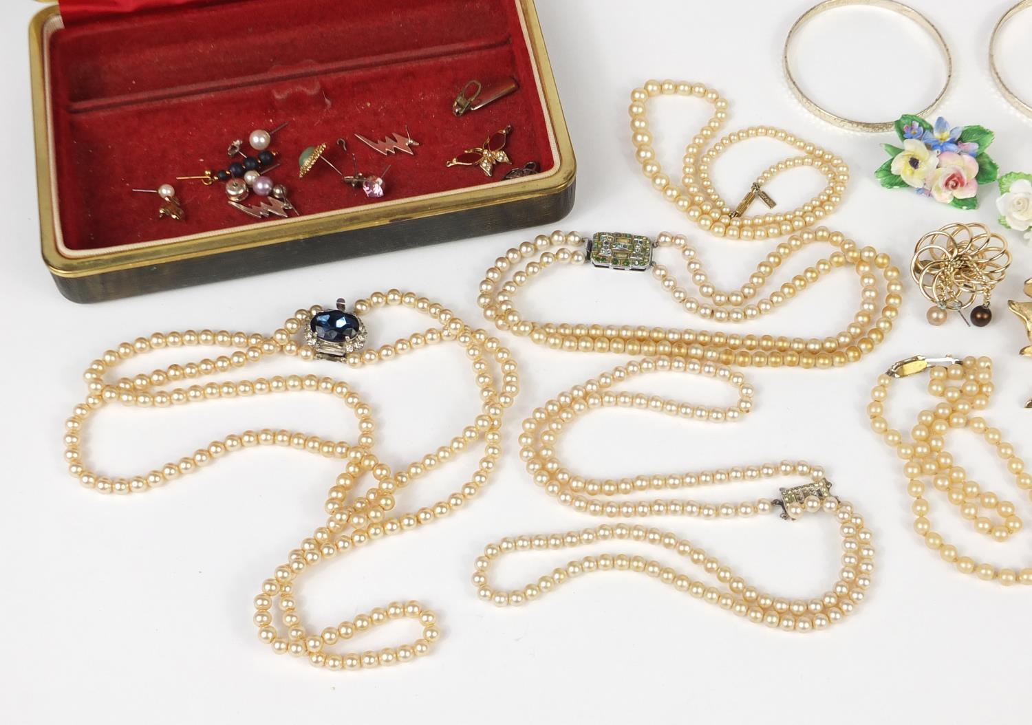 Costume jewellery including brooches, simulated pearl necklaces and earrings : For Further Condition - Image 2 of 6