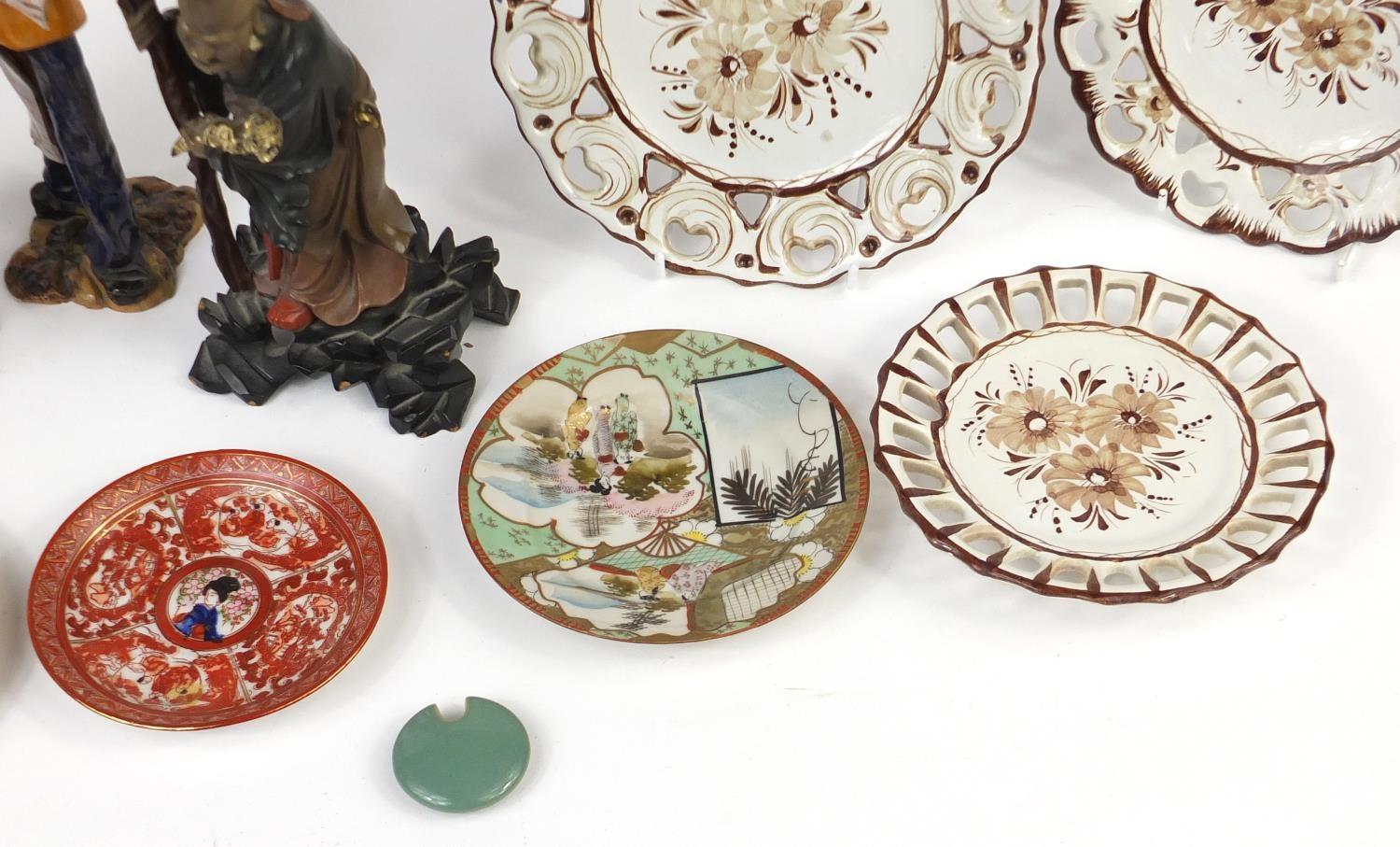 Decorative figures and plates including Italian pottery figures, carved onyx Chinese figures and - Image 5 of 7