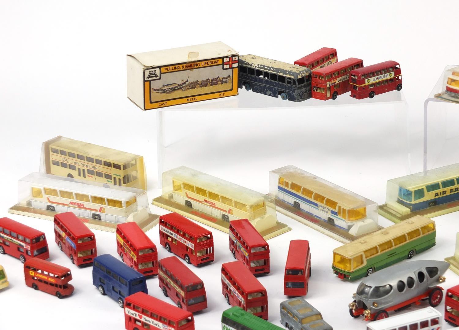 Mostly die cast vehicles including Majorette coaches, Matchbox Series and a D & M pulling and - Image 6 of 6