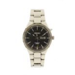 Seiko Kinetic wristwatch with day date dial, numbered 5M83-0AB0, 4.2cm in diameter : For Further