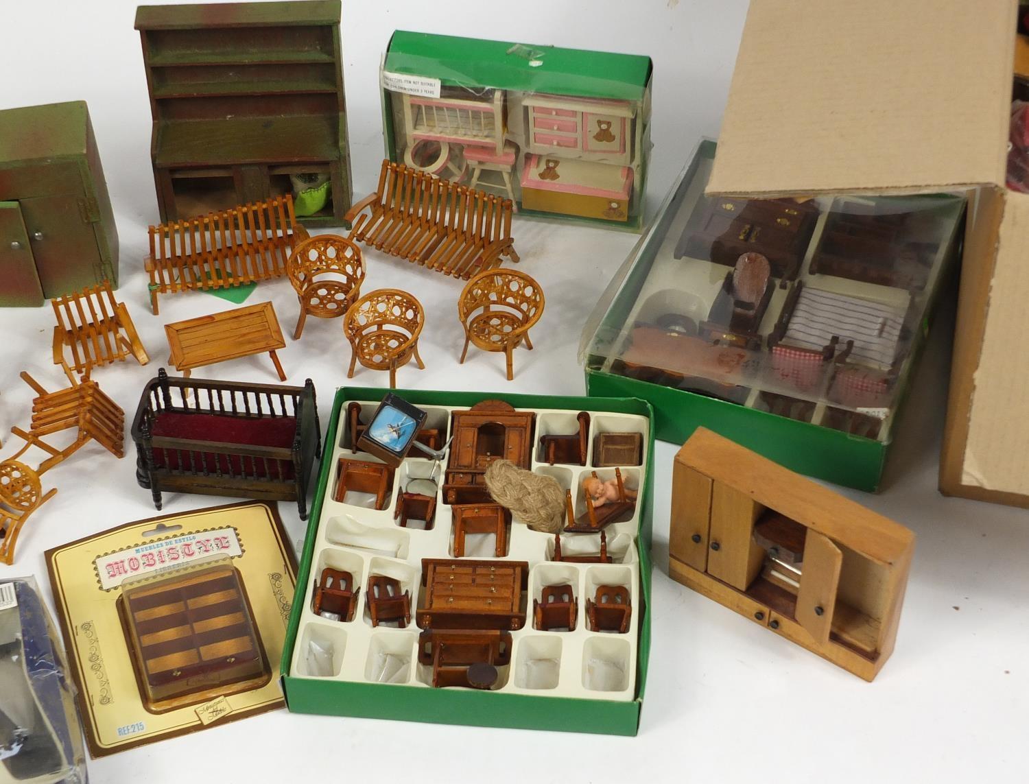 Large collection of vintage and later dolls house furniture and accessories : For Further - Image 3 of 4