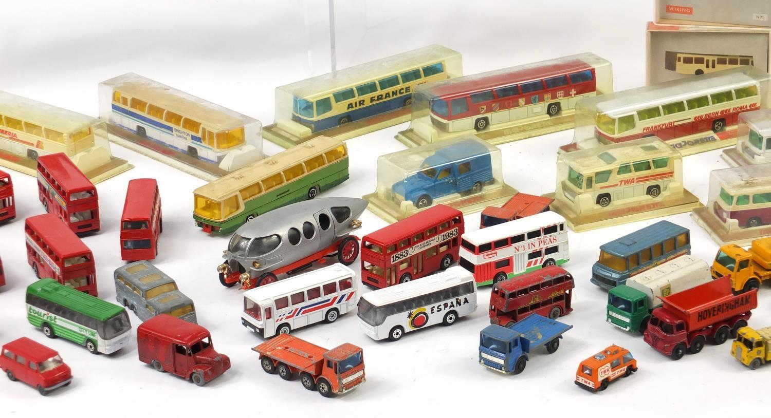 Mostly die cast vehicles including Majorette coaches, Matchbox Series and a D & M pulling and - Image 3 of 6