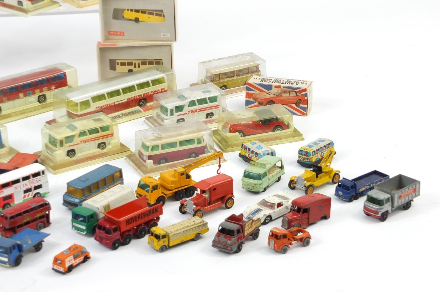 Mostly die cast vehicles including Majorette coaches, Matchbox Series and a D & M pulling and - Image 4 of 6