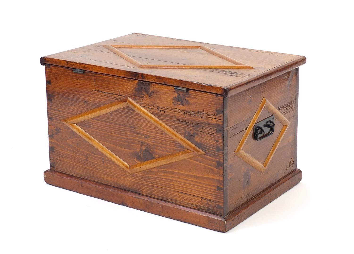 Large pine work box with hinged lid and lift out tray, housing a large selection of sewing equipment - Image 5 of 5