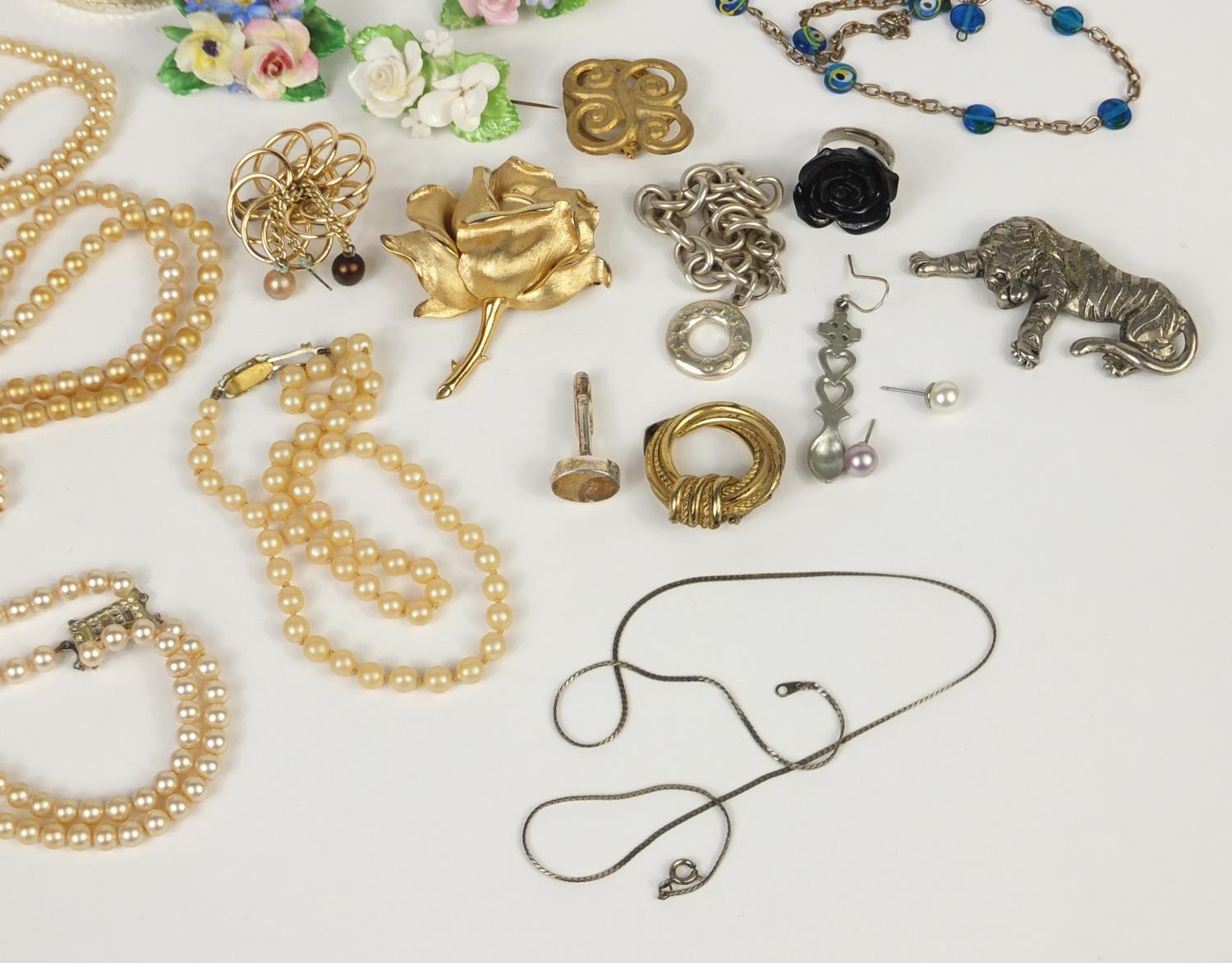 Costume jewellery including brooches, simulated pearl necklaces and earrings : For Further Condition - Image 4 of 6
