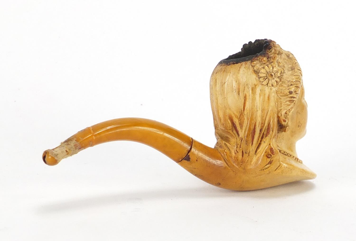 Victorian Meerschaum pipe in the form of Queen Victoria with Bakelite mouth piece, 12cm in - Image 2 of 3