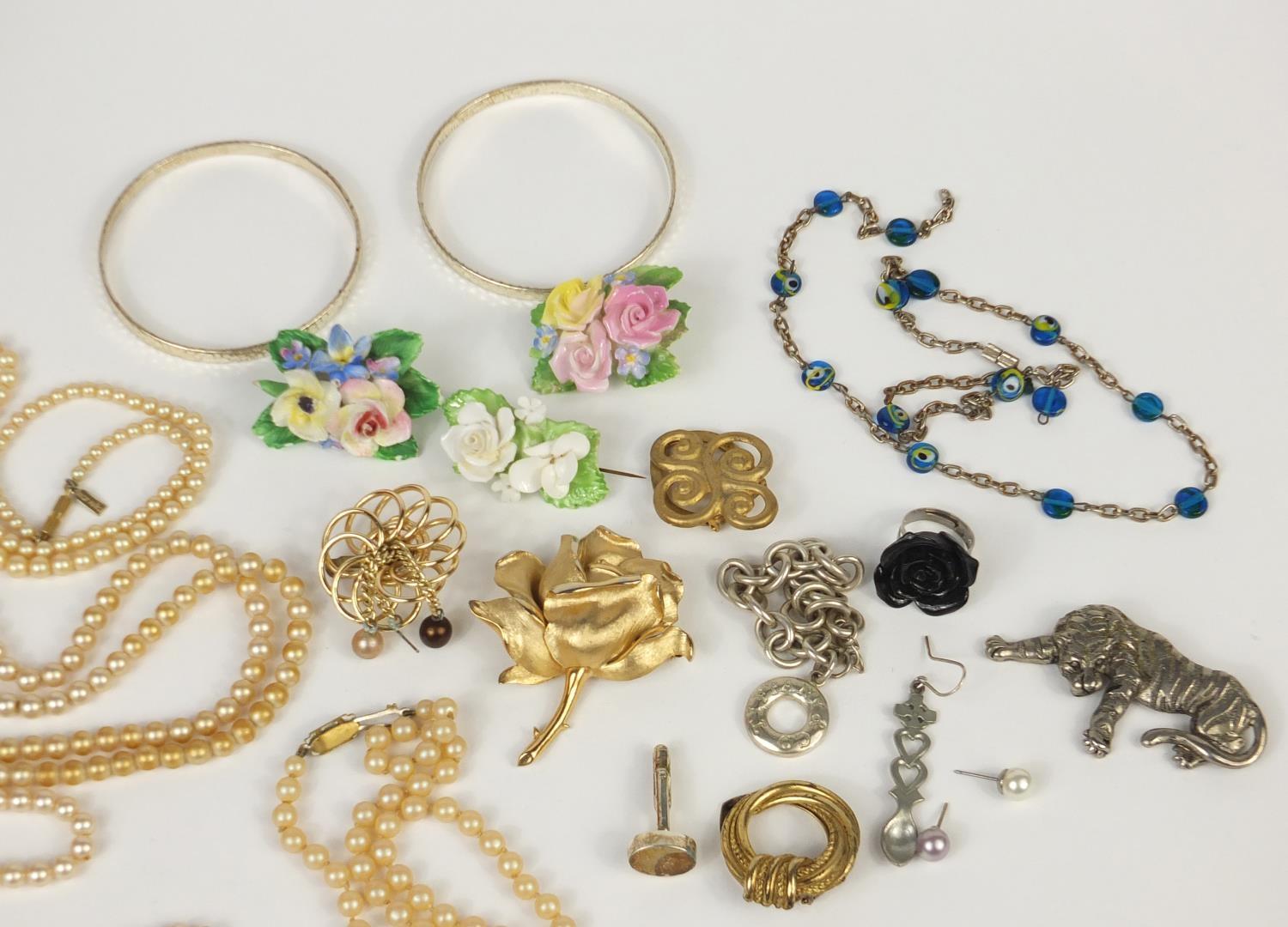 Costume jewellery including brooches, simulated pearl necklaces and earrings : For Further Condition - Image 3 of 6