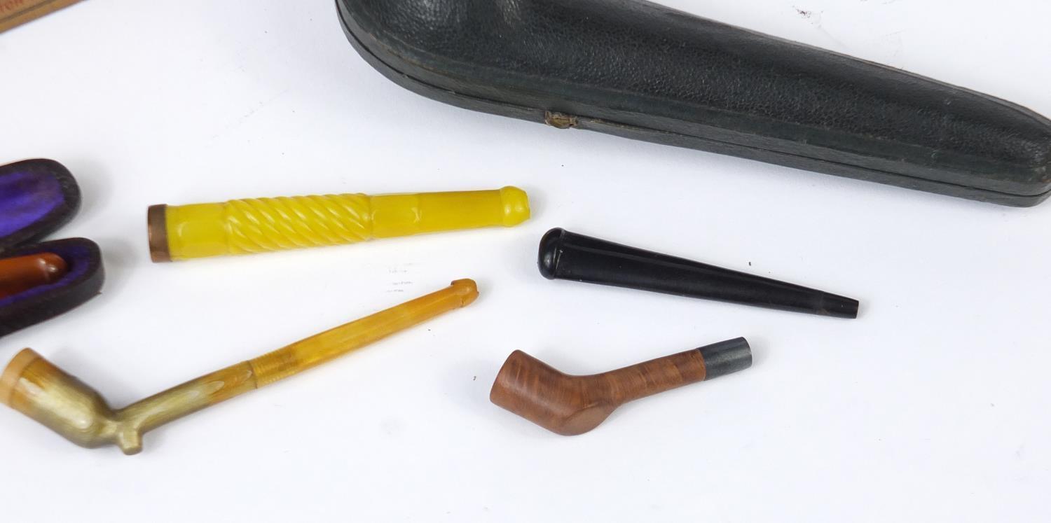 Vintage smoking items including a Meerschaum hand pipe, cheroots and an Army and Navy safety matches - Image 3 of 3