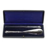 Art Nouveau style silver handled shoe horn and button hook, housed in a velvet silk lined case,