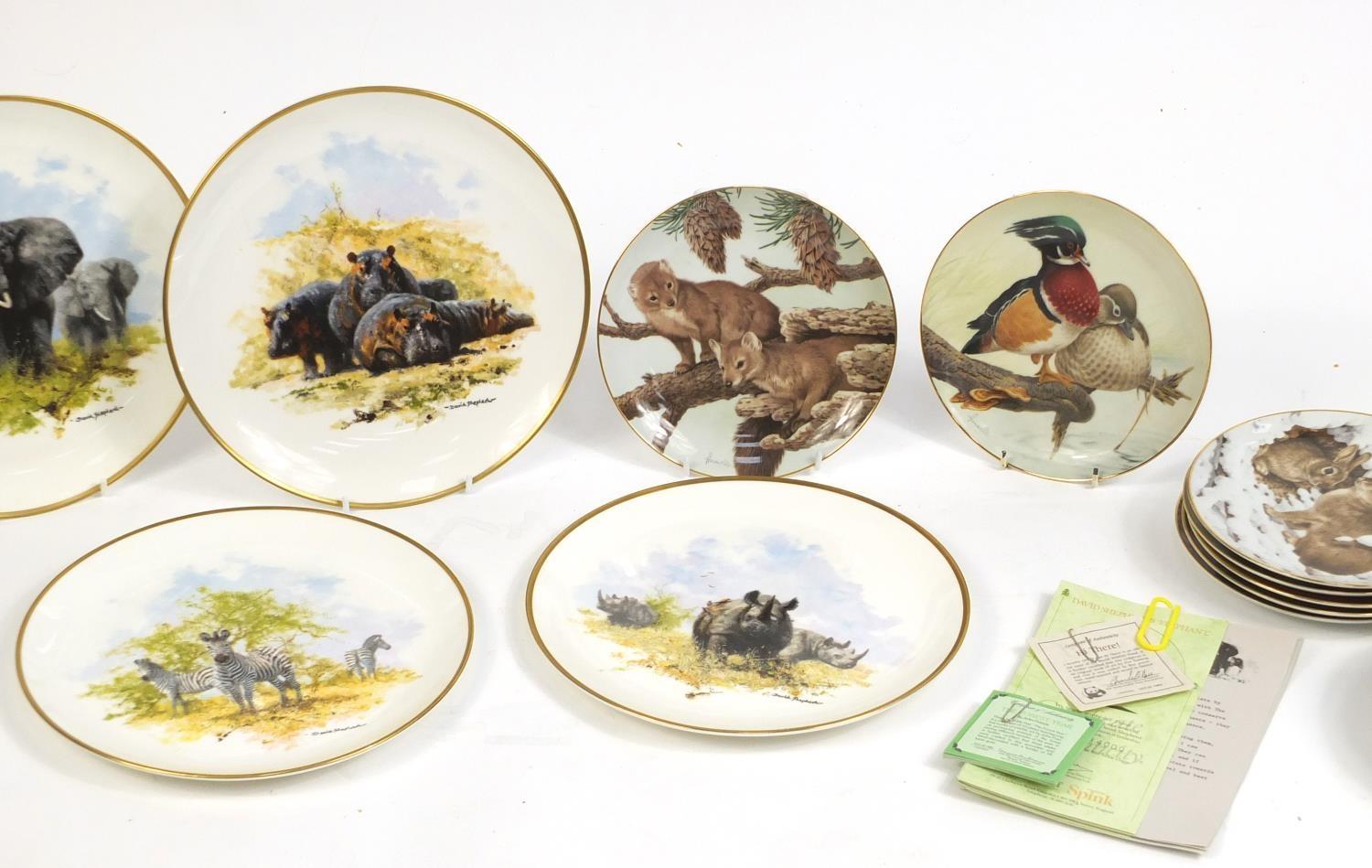 Wildlife collectors plates and animals including Wedgwood by Spink, David Shepherd collection : - Image 3 of 7