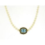 Single string pearl necklace with 9ct gold blue stone and sapphire clasp, 44cm in length, 21.0g :