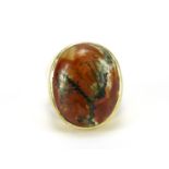 9ct gold cabochon agate ring, size Q, 7.5g : For Further Condition Reports Visit Our Website: