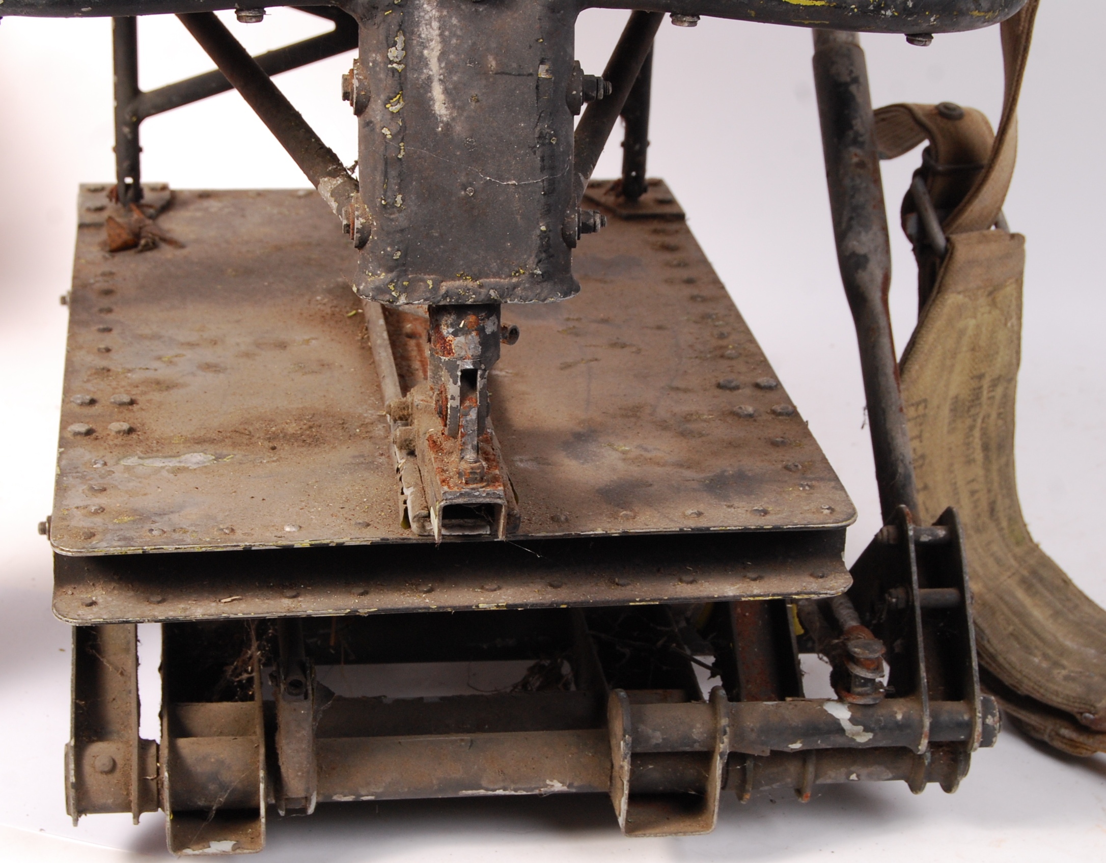 INCREDIBLY RARE ORIGINAL AVRO LINCOLN CREW SEAT - Image 6 of 8