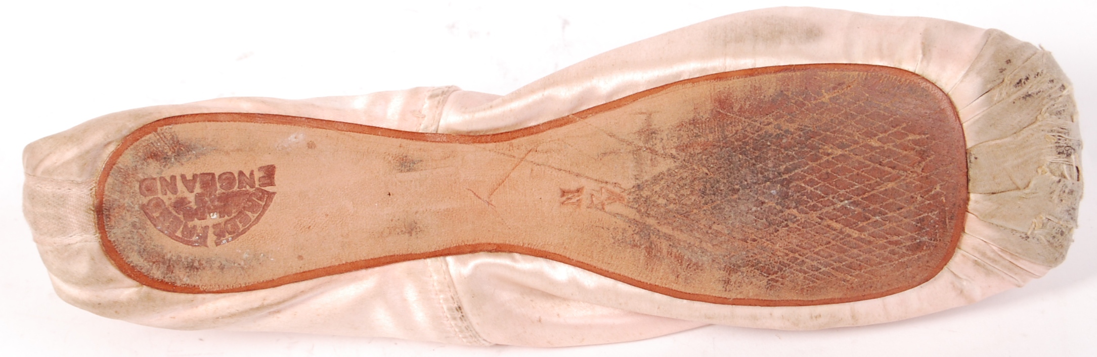 MARGOT FONTEYN - BALLERINA - AUTOGRAPHED BALLET SHOE - Image 3 of 3