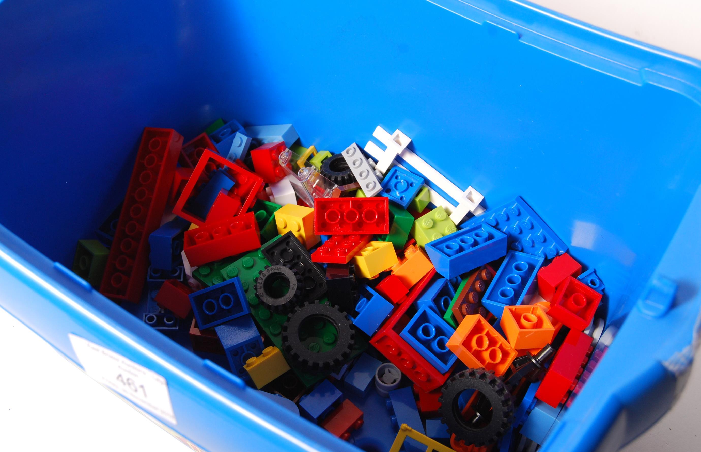 LEGO CREATIVE BUCKET SET NO. 4624 - Image 2 of 2