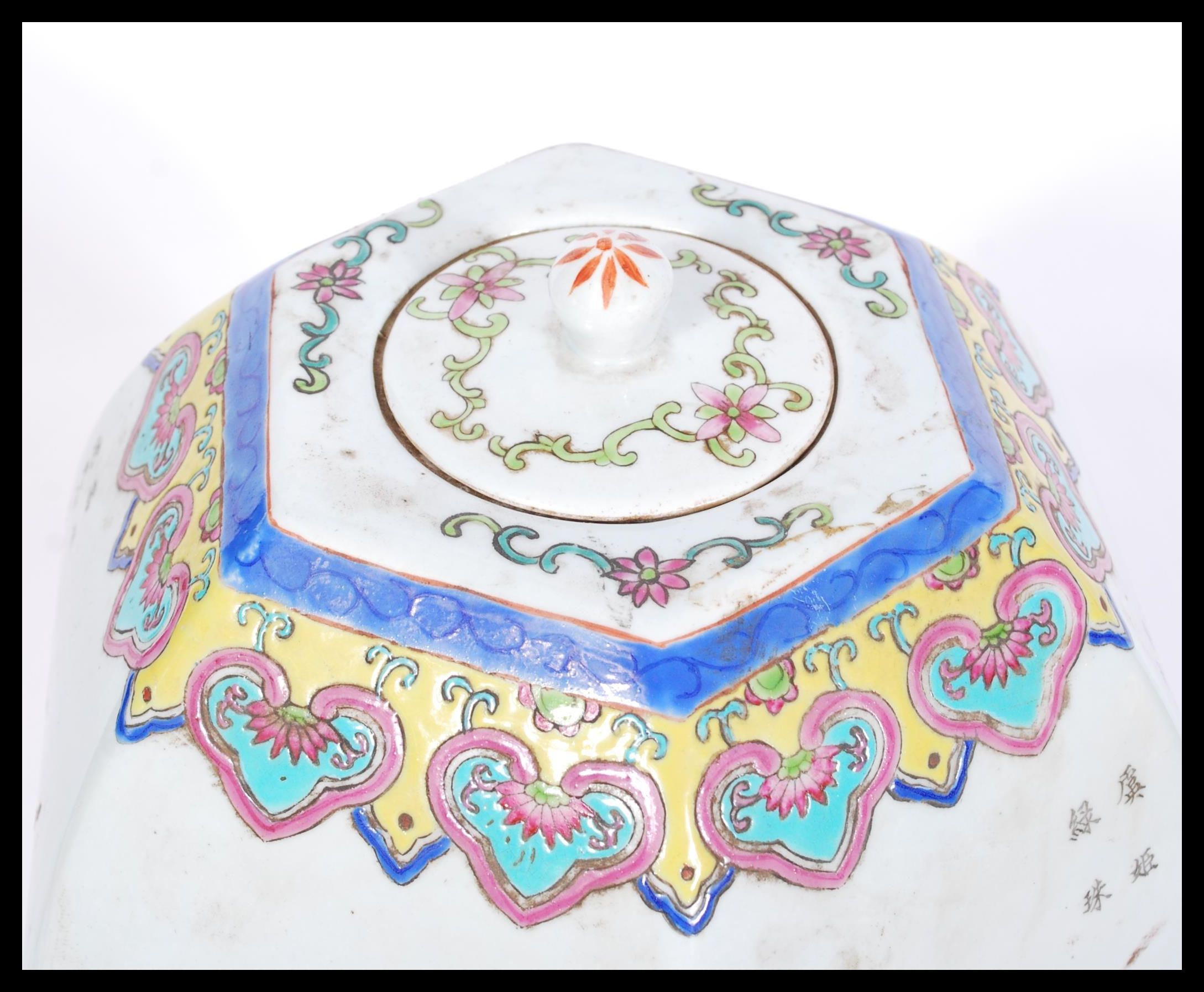 A 19th century Chinese jar vase and cover of hexagonal having hand painted white cartouche panels - Image 4 of 5