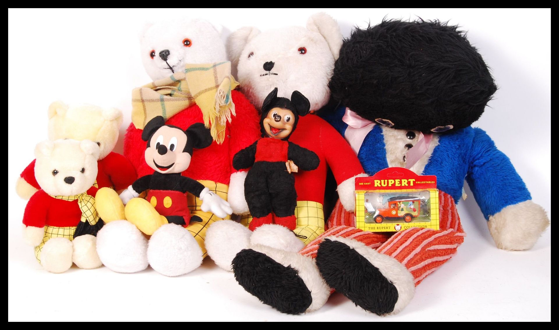 ASSORTED VINTAGE PLUSH TEDDY BEARS AND DOLLS