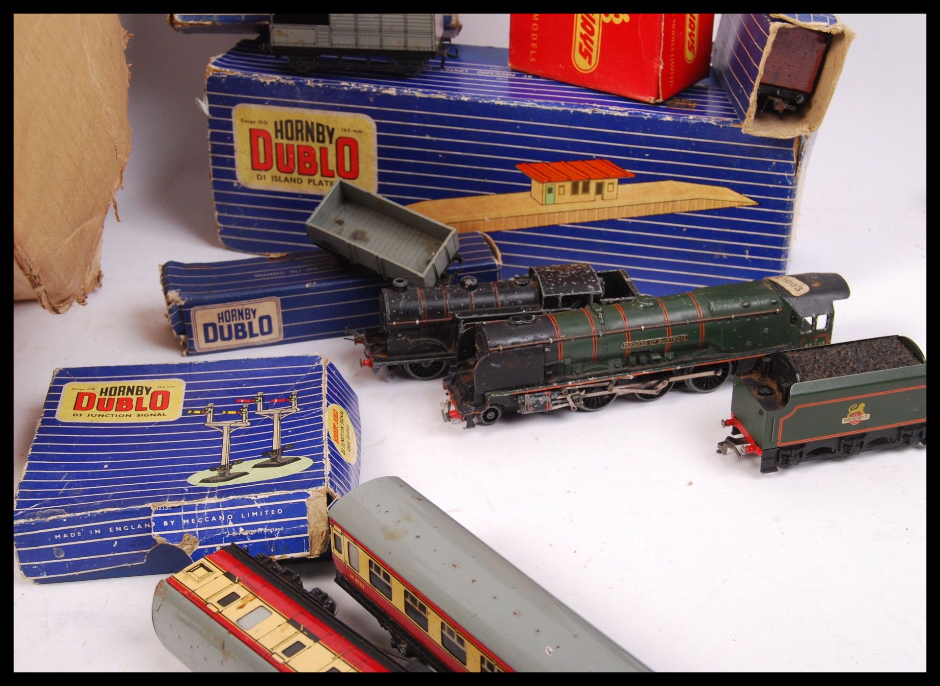 HORNBY 00 GAUGE MODEL RAILWAY LOCOMOTIVE TRAINSET AND ACCESSORIES - Bild 3 aus 3