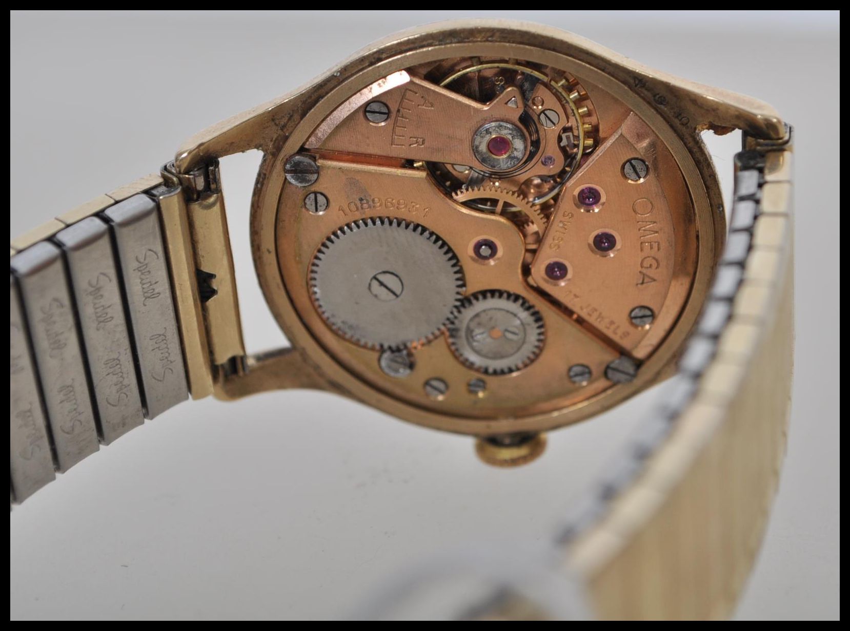 A vintage 20th century hallmarked 9ct gold Omega watch. The movement signed Omega within a 9ct - Image 6 of 6