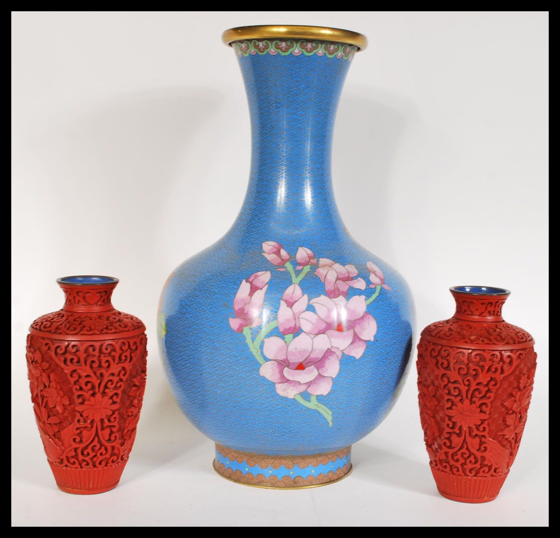 A 20th Century collection of Chinese items to a pair of Cinnabar lacquer baluster vases and a - Bild 2 aus 4