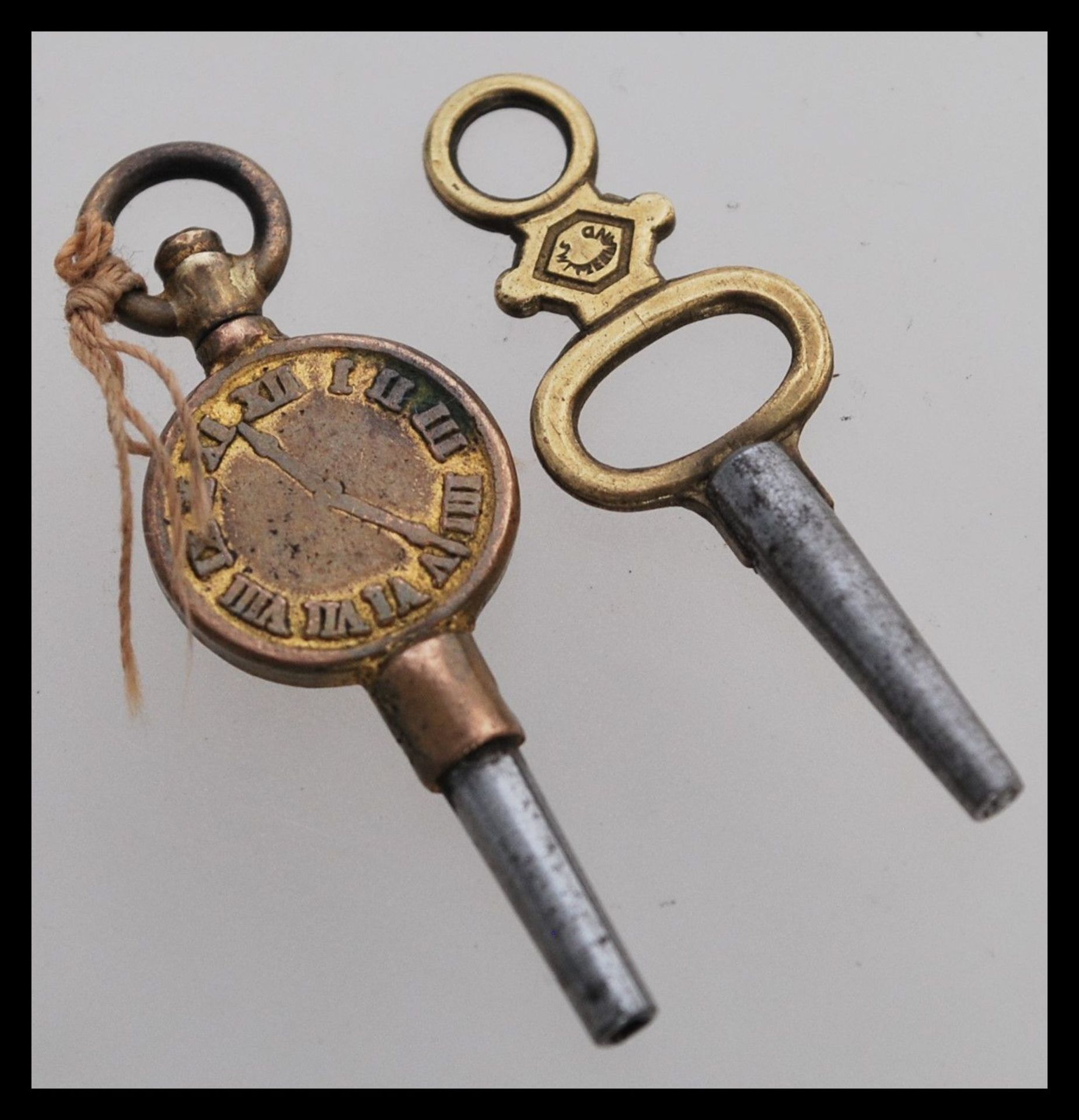 An early 20th Century continental silver fob pocket watch having engraved foliate decoration to - Bild 6 aus 6