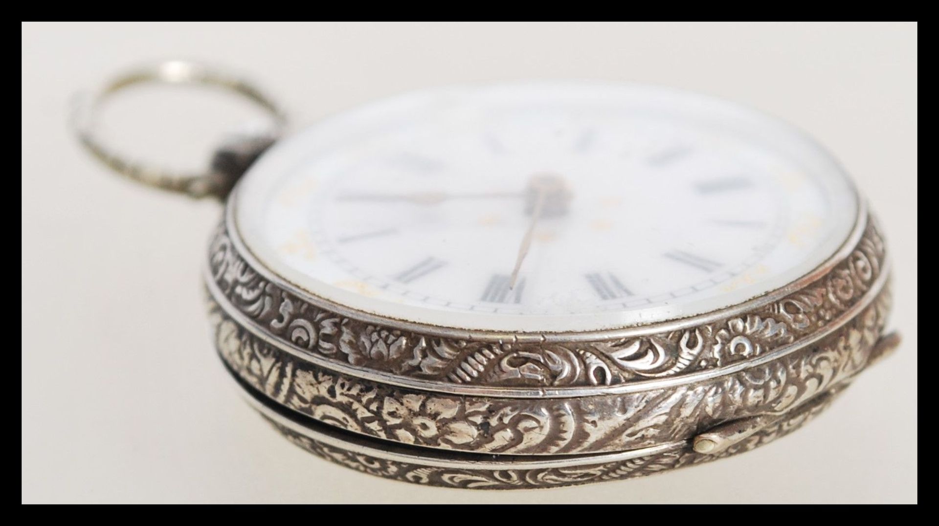 An early 20th Century continental silver fob pocket watch having engraved foliate decoration to - Bild 2 aus 6