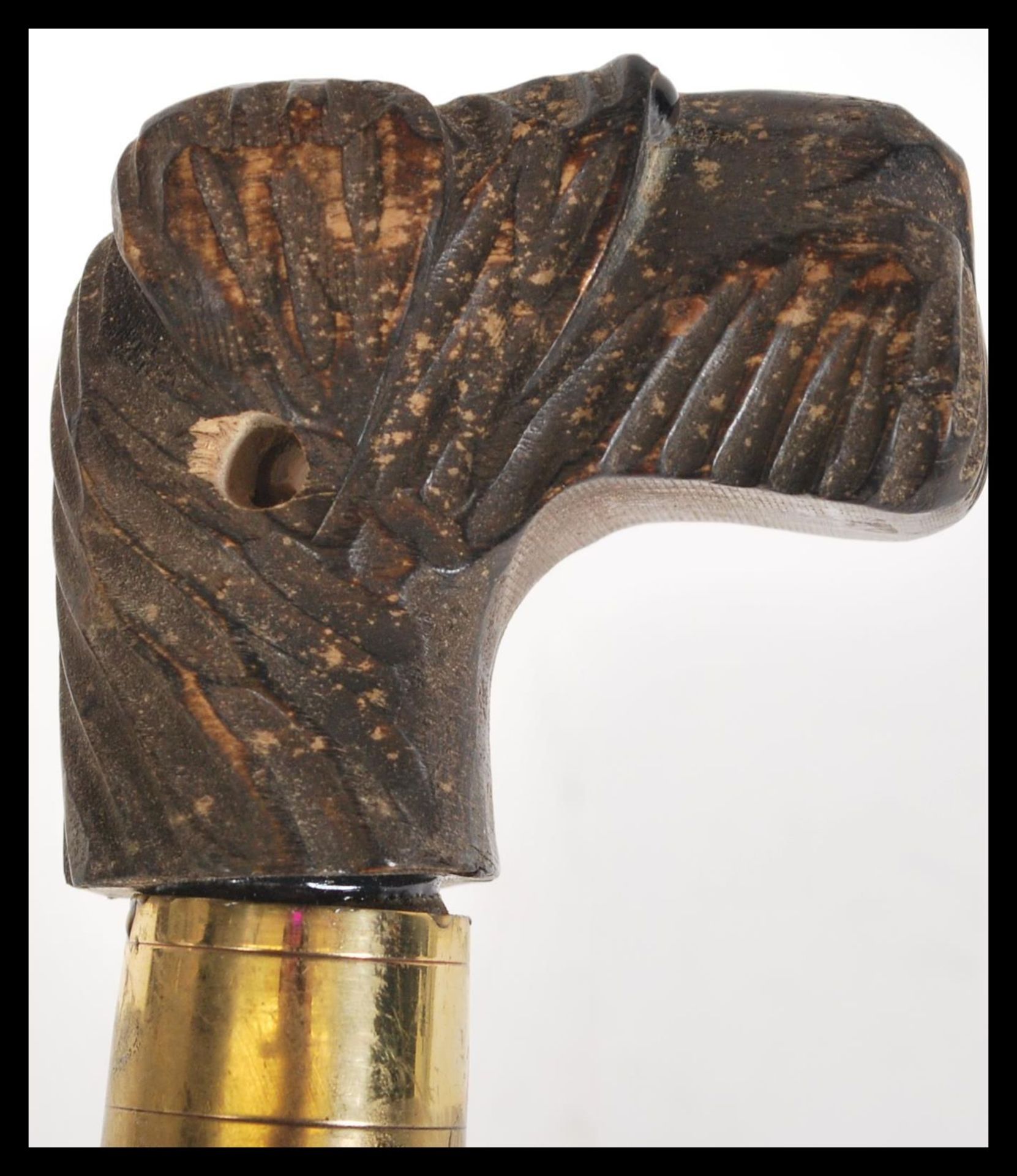 A malacca walking stick having a carved wooden dogs head knop / handle to the top with glass eyes. - Bild 3 aus 5