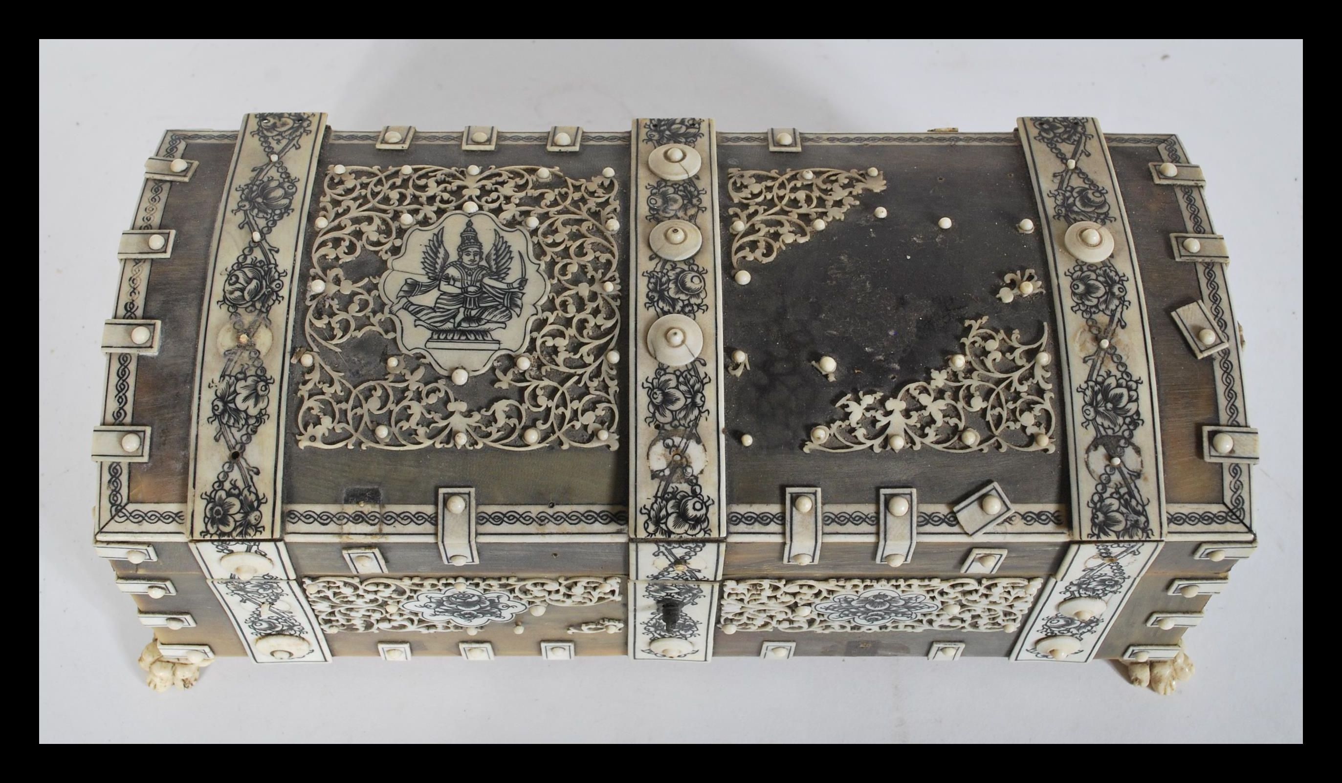 A 19th Century Indian horn and ivory Vizagapatam box of large size raised on ivory paw feet with - Image 4 of 6