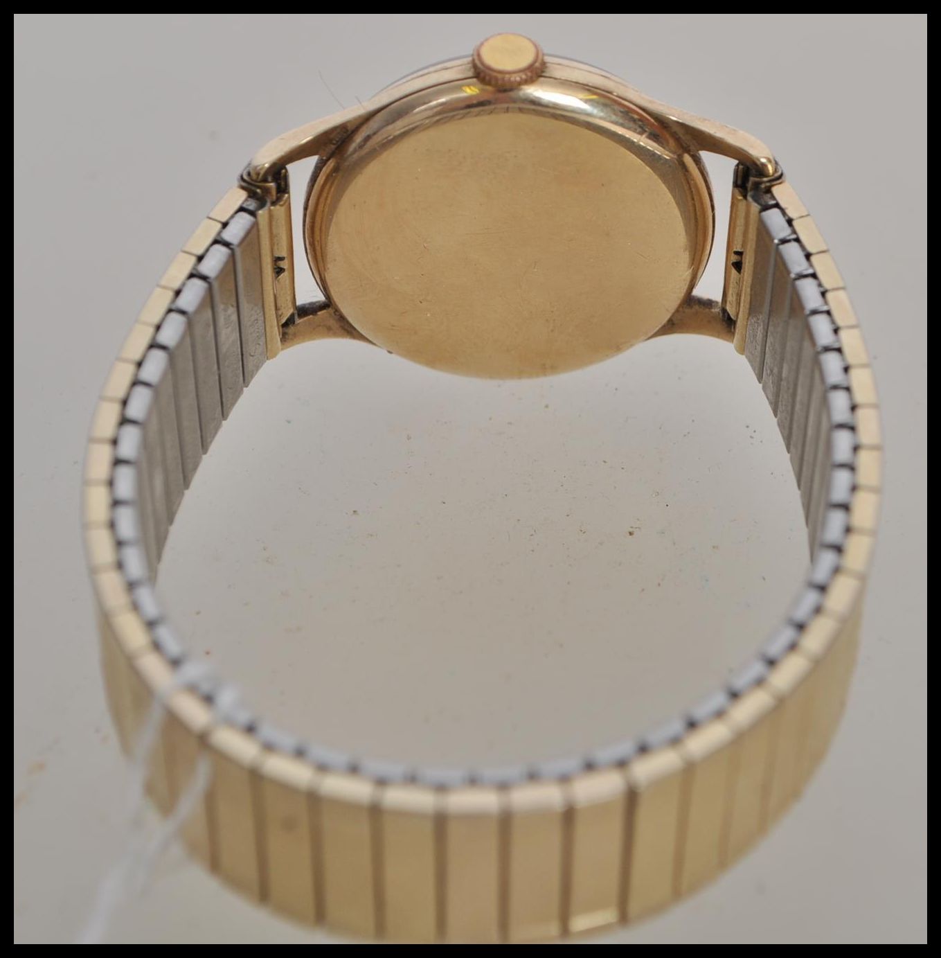 A vintage 20th century hallmarked 9ct gold Omega watch. The movement signed Omega within a 9ct - Image 2 of 6