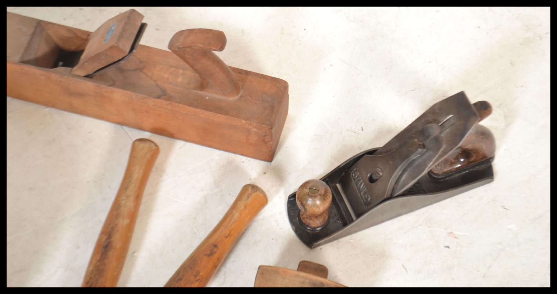 A selection of vintage 20th Century tools to include a pair of Astor lawn shears, a Stanley plane, a - Bild 10 aus 12