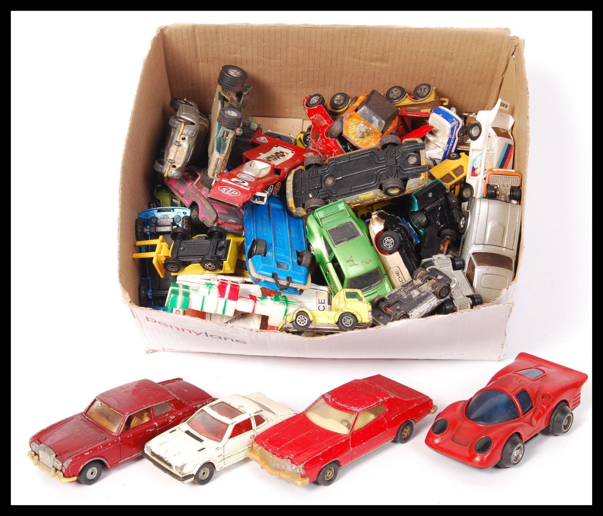 ASSORTED VINTAGE SCALE DIECAST MODEL VEHICLES