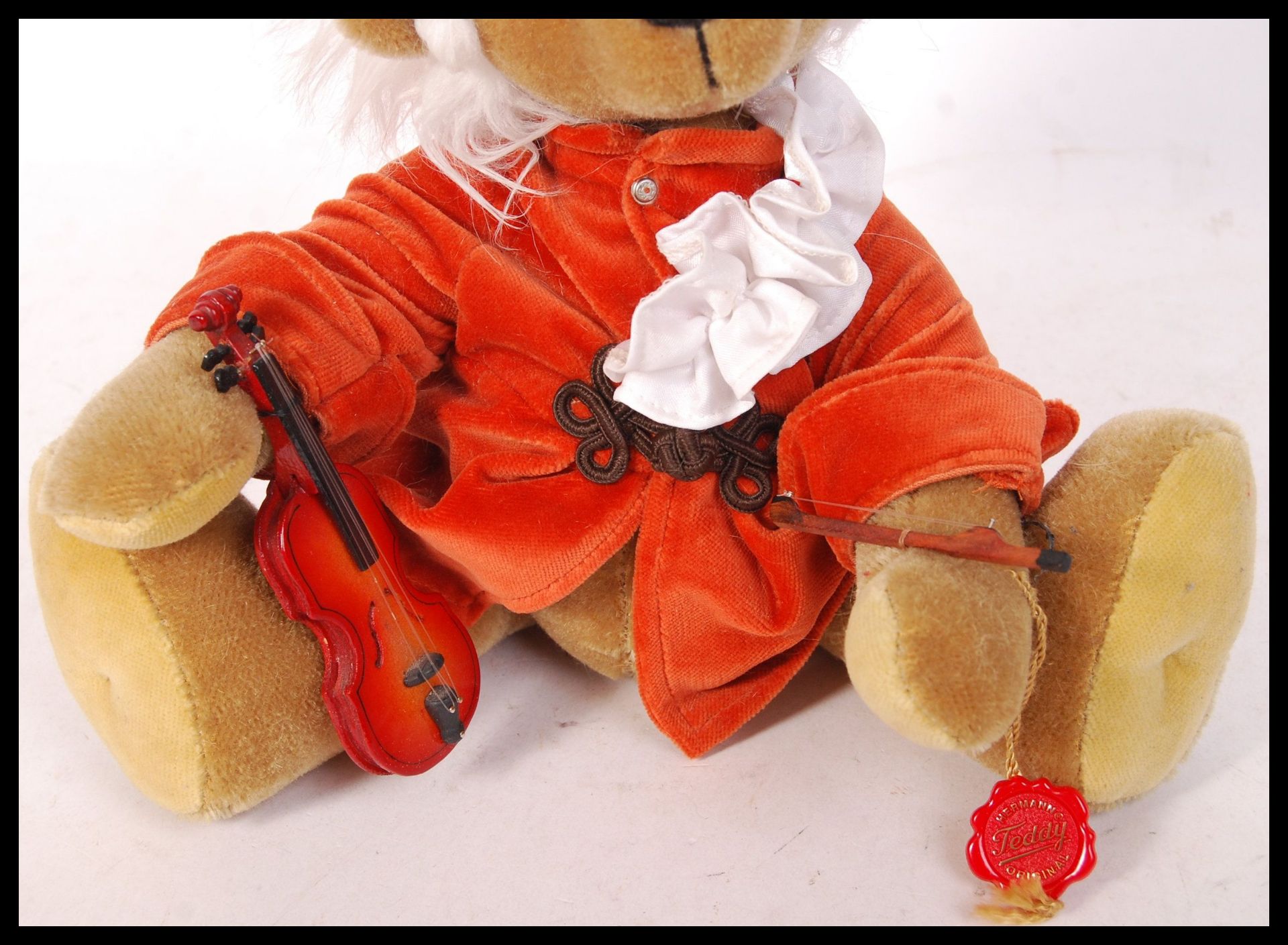 HERMANN TEDDY BEAR ' MOZART ' MUSICAL ARTIST TEDDY - Bild 3 aus 4