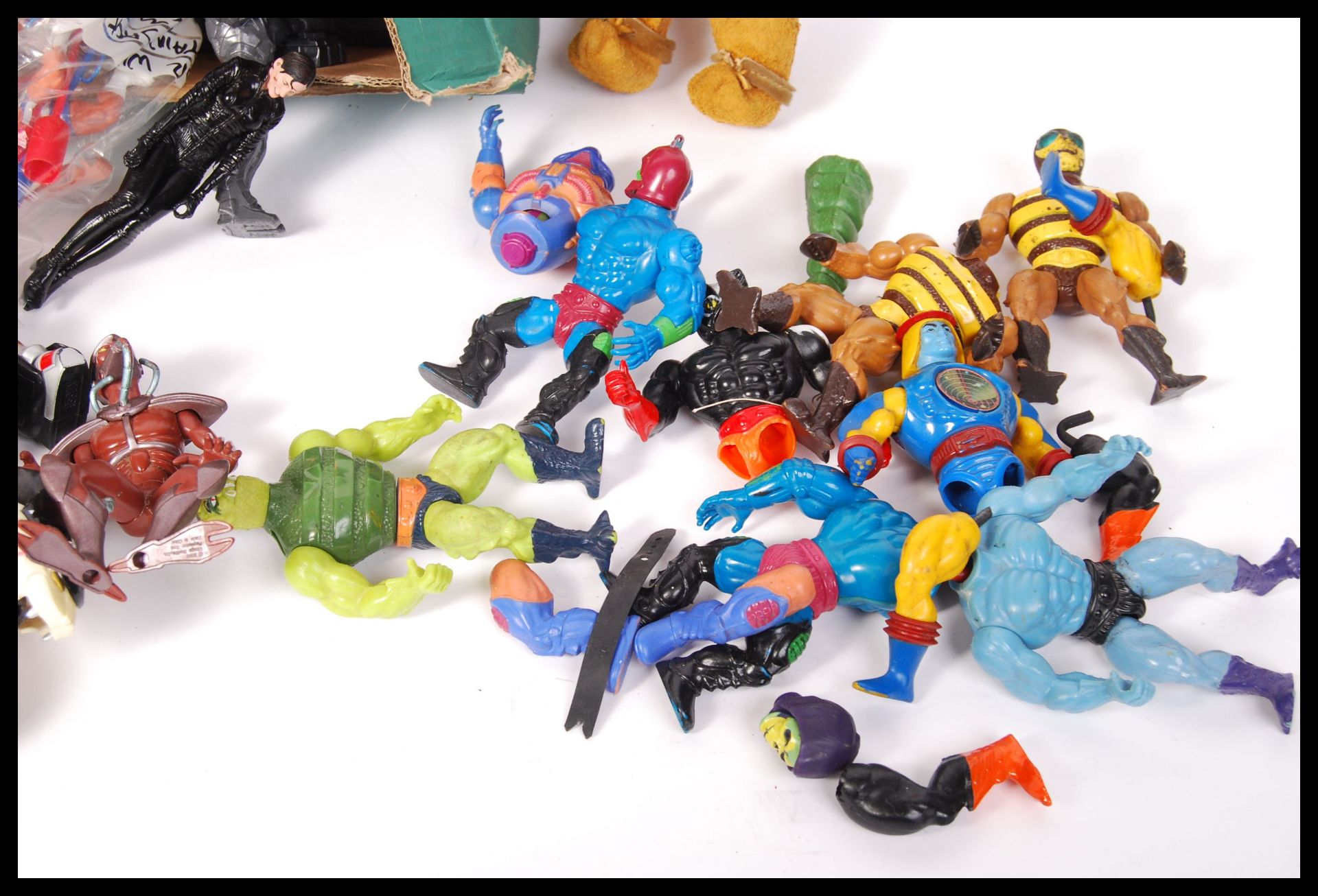 ASSORTED LOOSE ACTION FIGURES - Bild 2 aus 3