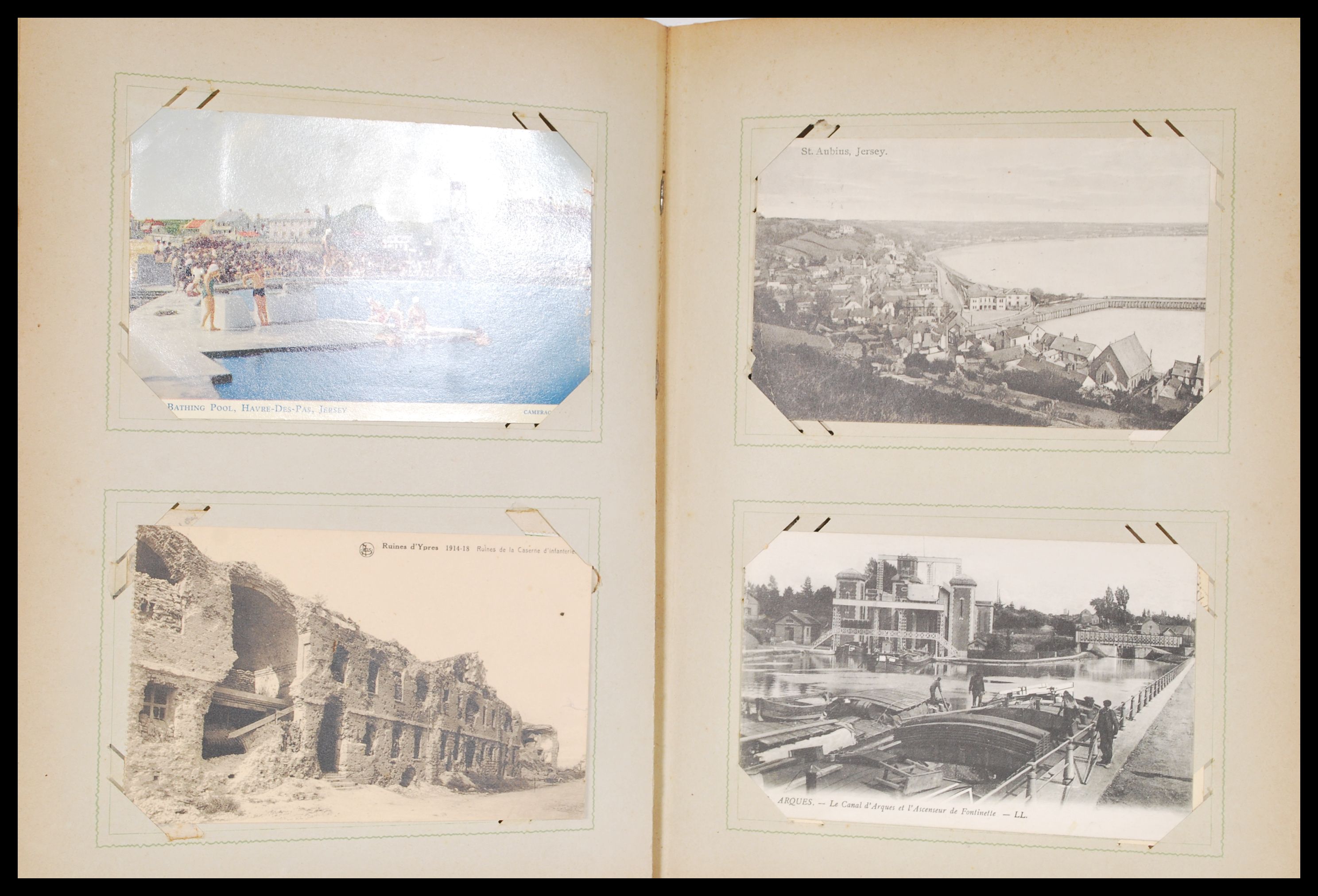 A collection of vintage postcards loose and in album to include many early 20th Century classical - Image 5 of 6
